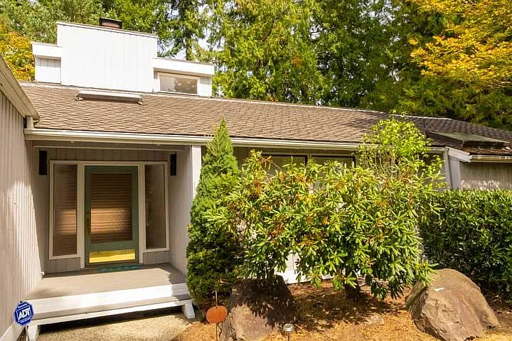 14116 NE 4th St — Photo 11