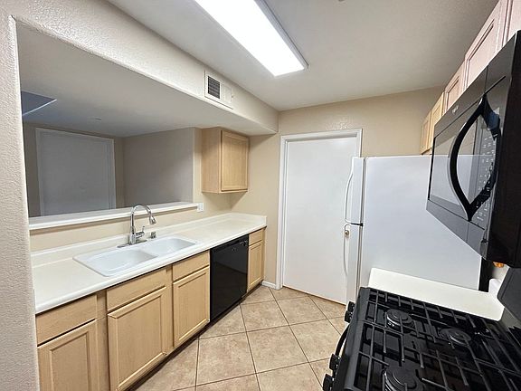 4th image of 950 Seven Hills Dr APT 725