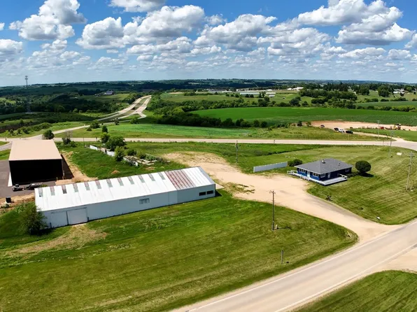 674 County Road O Rd, Mineral Pt, WI 53565