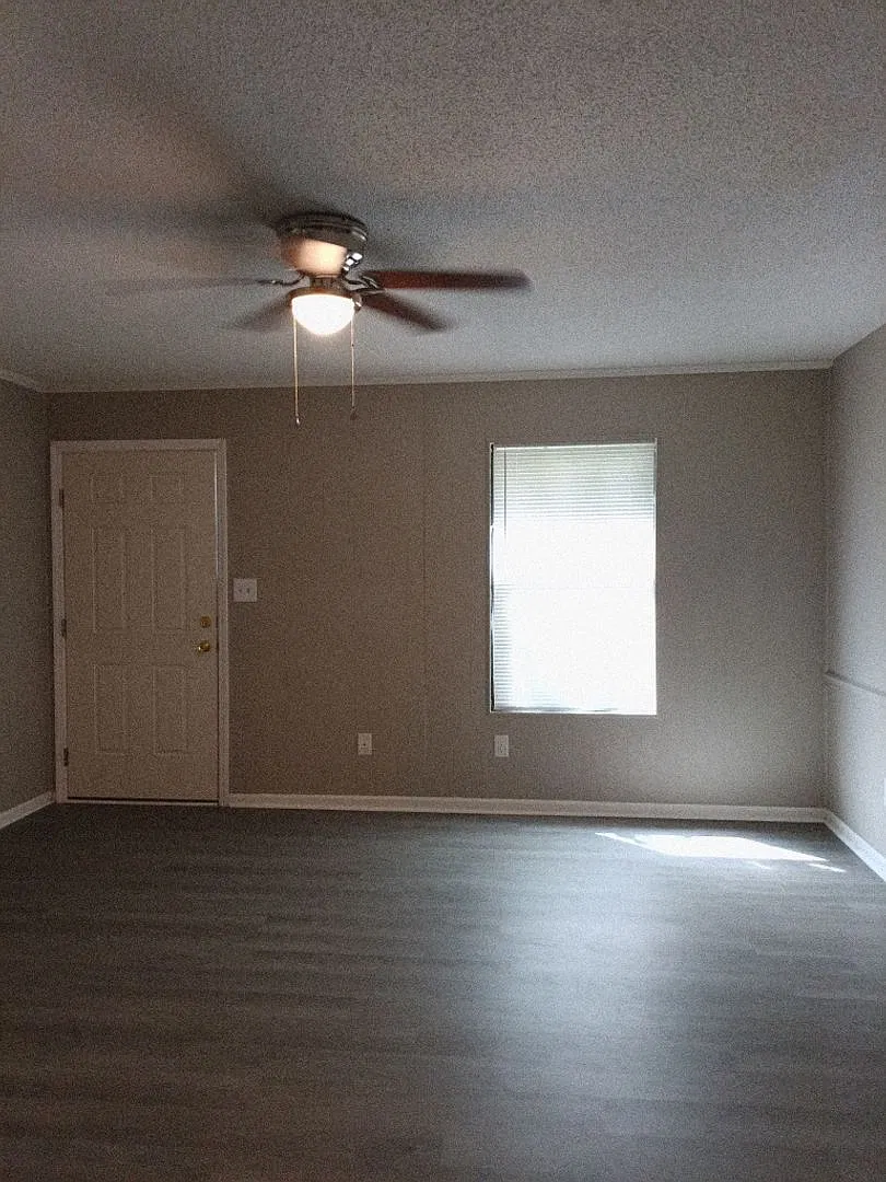 1 Bed / 1 Bath Apartment in Harrisburg Cozy & Convenient Living — Photo 3