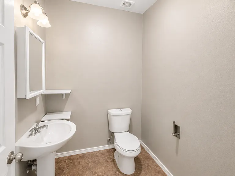 1819 N Fitzhugh Ave #A — Photo 13