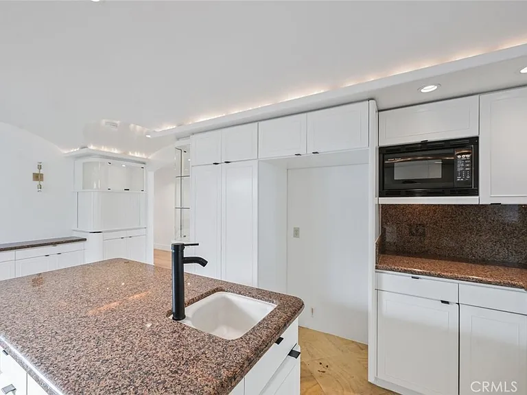 411 Goldenrod Ave #B — Photo 17