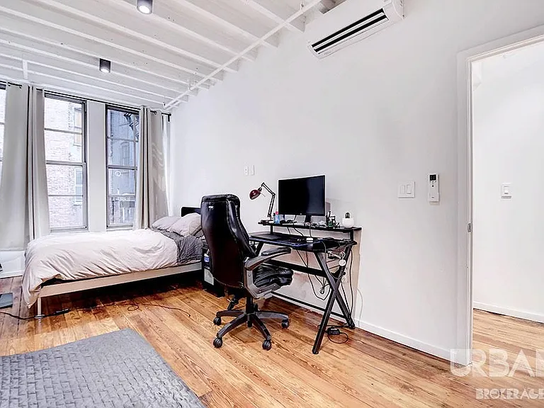 86 E 10th St #3 — Photo 9