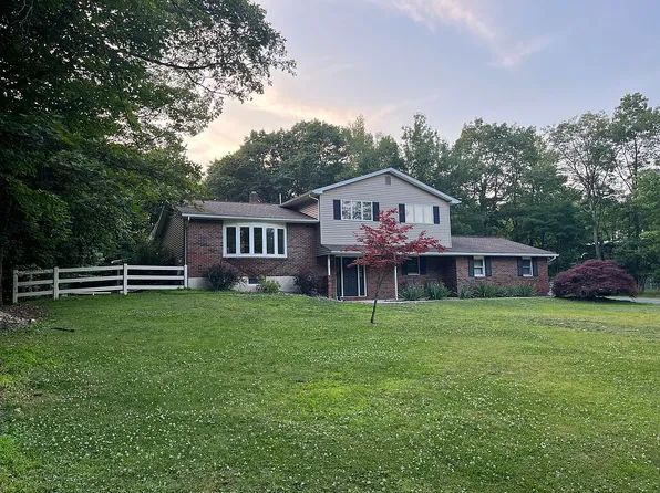 60 Fawn Ln, Tamaqua, PA 18252