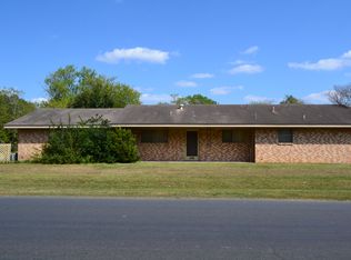 208 N West St, Yorktown, TX 78164