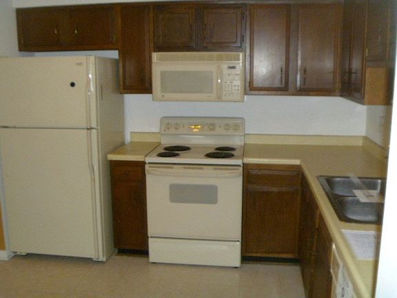 5th image of 22557 Pleasant Dr APT 7