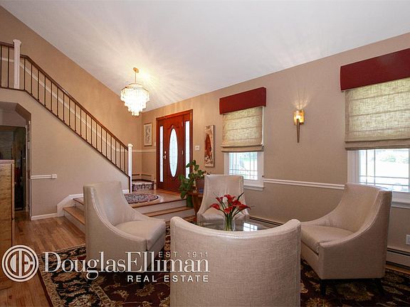 4th image of 24 Branding Iron Ln