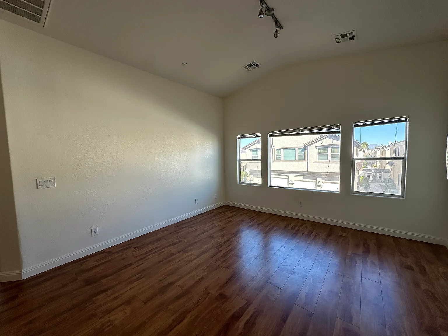 2 bed, 1069 sqft, $1,750 — Photo 2