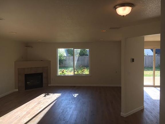 4th image of 908 NW 12th Ave