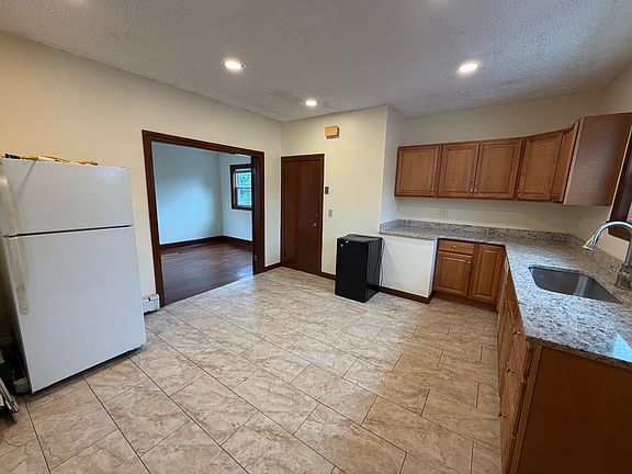 2nd image of 570 Main St #3