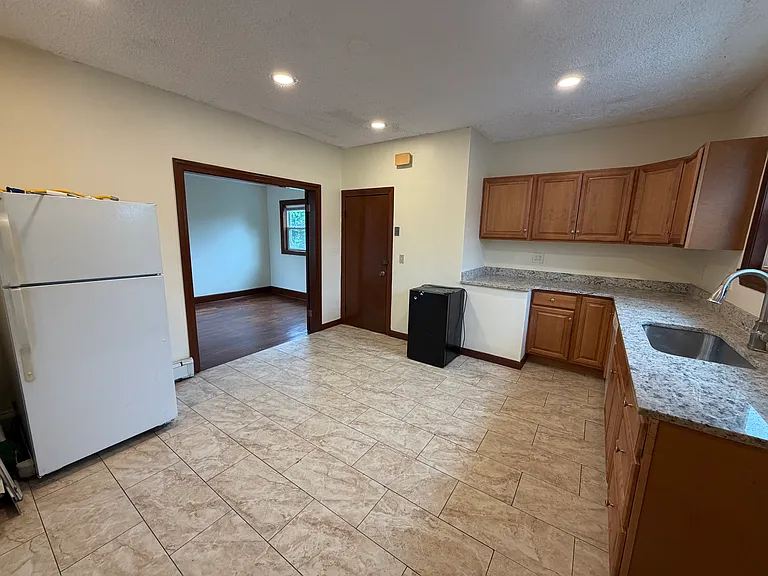 570 Main St #3 — Photo 2