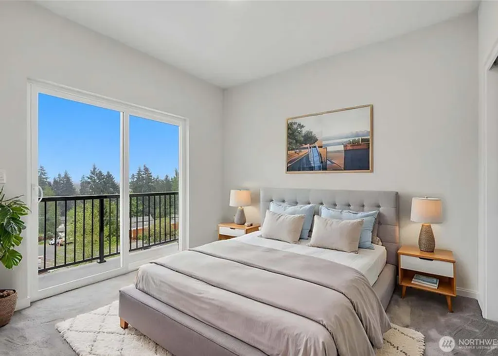 3 bed, 2.5 bath, 1922 sqft, $3,688 — Photo 3