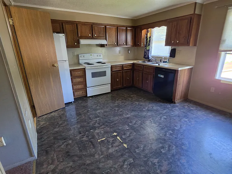 312 N Potomac St — Photo 2
