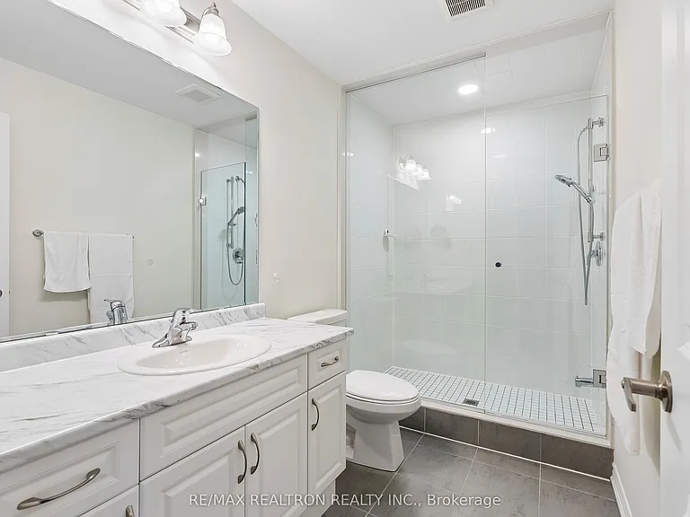 8 Thomas Frisby Jr Cres — Photo 8