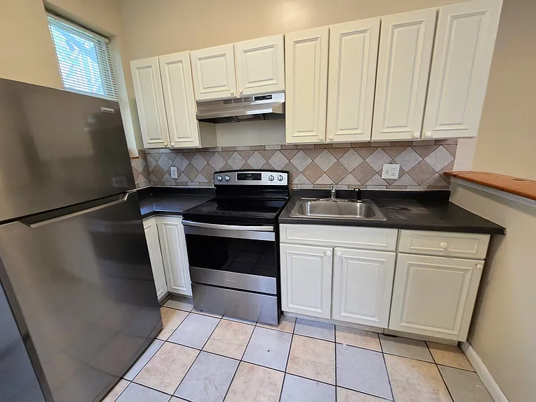 1323 W Butler St #1 — Photo 9
