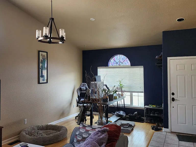 814 Timothy Dr — Photo 2