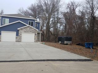 1252 Lawson Ln, Porter, IN 46304
