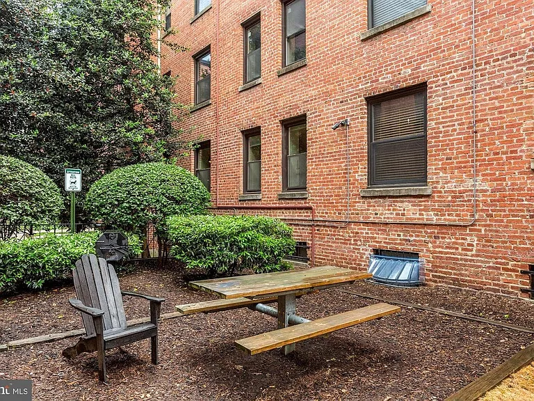 1438 Meridian Pl NW #105 — Photo 10