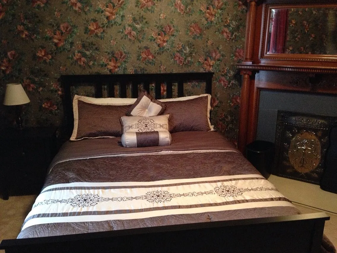 1 bed, 120 sqft, $1,400 — Photo 1