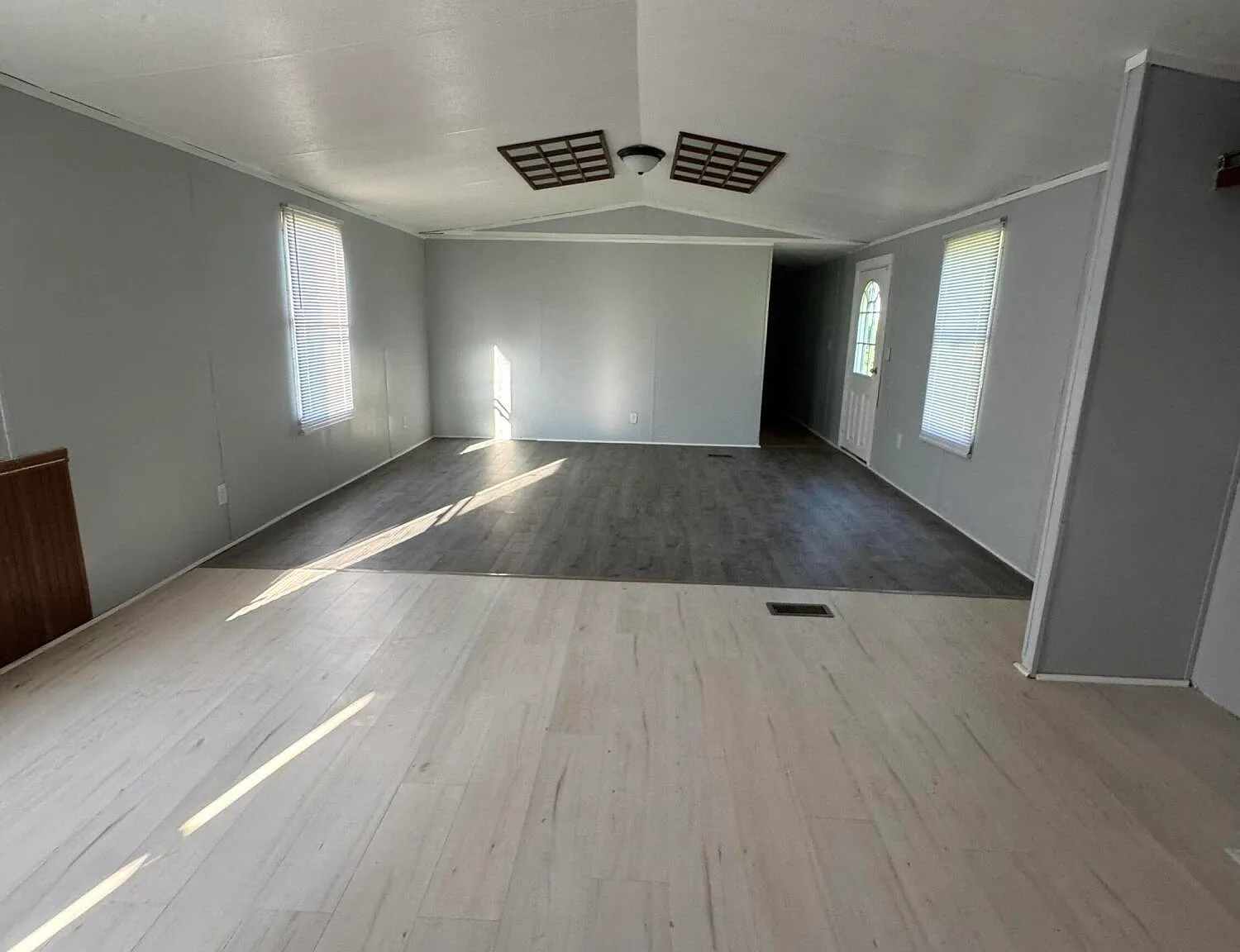 3 bed, 2.0 bath, 900 sqft, $500 — Photo 2