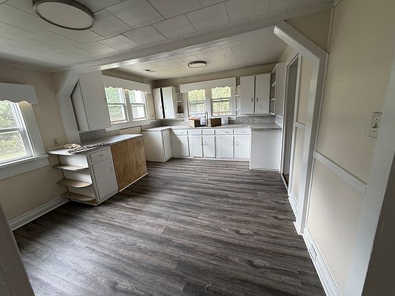 3rd image of 199 Fairgrove Rd