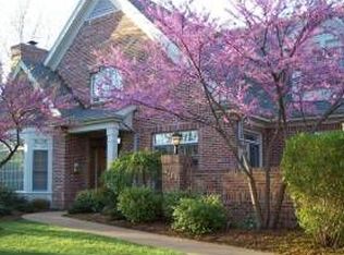 8417 Kingsbury Blvd, Saint Louis, MO 63105