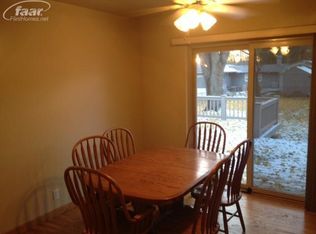 14494 Appletree Ln, Fenton, MI 48430