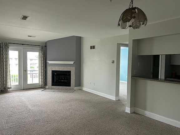 5th image of 2408 Waters Edge Dr #0
