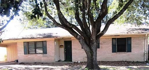 2nd image of 208 Red Bird Ln