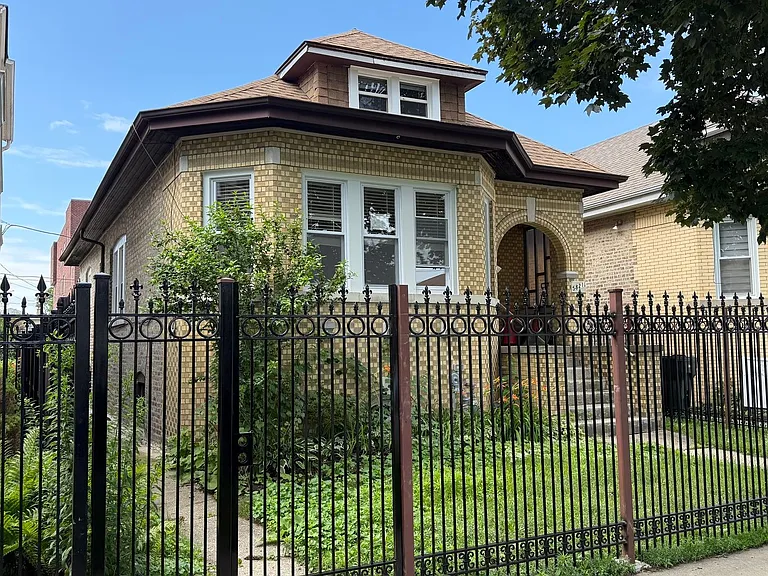 5821 W Gunnison St — Photo 1