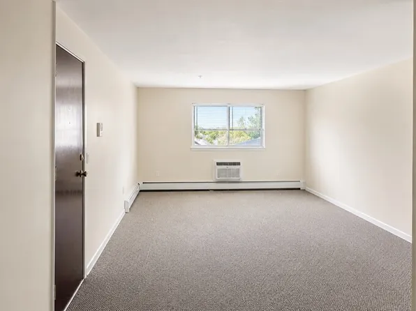 361 Hildreth St APT 24, Lowell, MA 01850