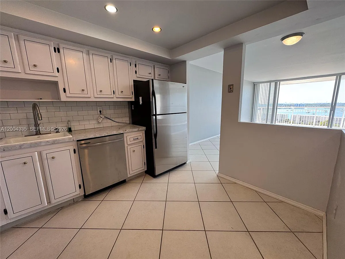Building Photo - 18041 Biscayne Blvd #1603