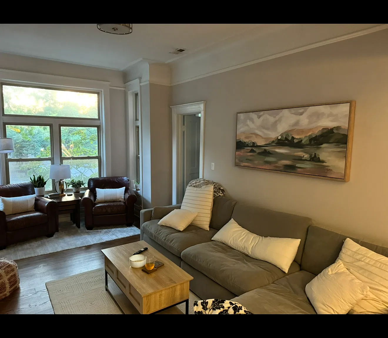 3 bed, 1050 sqft, $3,525 — Photo 3