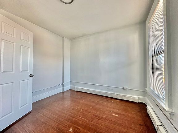 4th image of 33 Howe St #3L