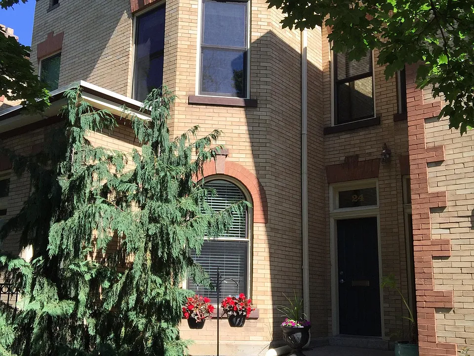 24 W 4th Ave
