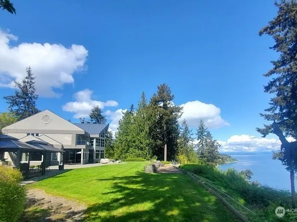 8045 Possession Road, Clinton, WA 98236