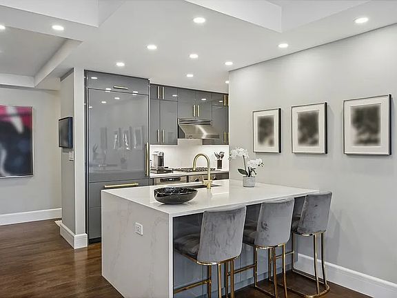4th image of 27 W 72nd St #1505
