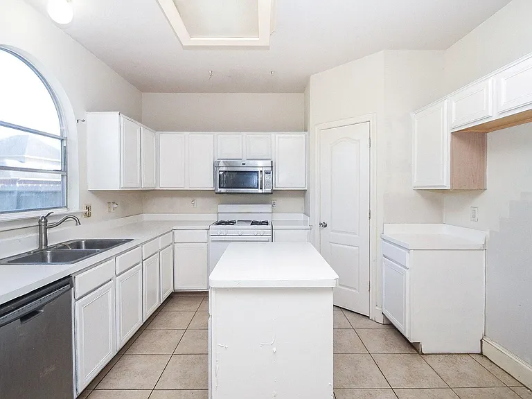 5214 Mountain Forest Dr — Photo 5