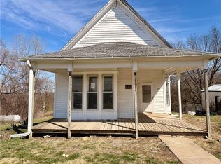 309 N Polk St, Maysville, MO 64469