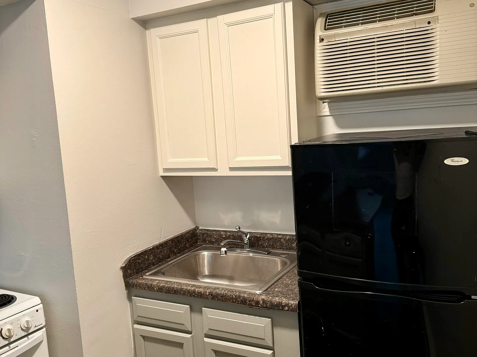 Studio, $904 — Photo 4