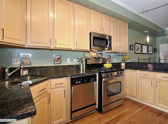 5th image of 5410 N Winthrop Ave #3