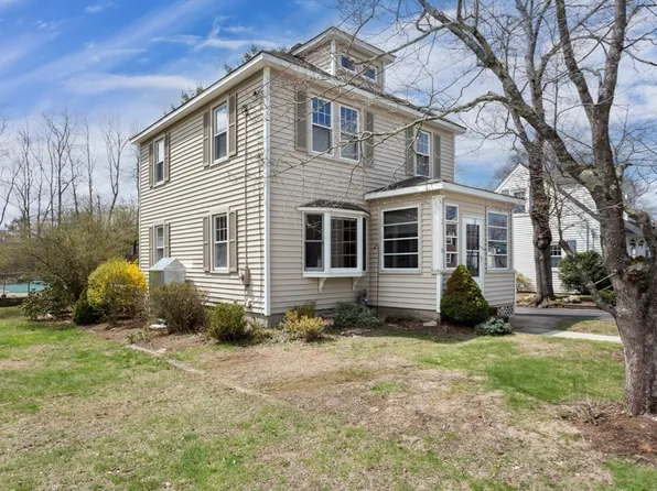 32 Farrington St, Franklin, MA 02038