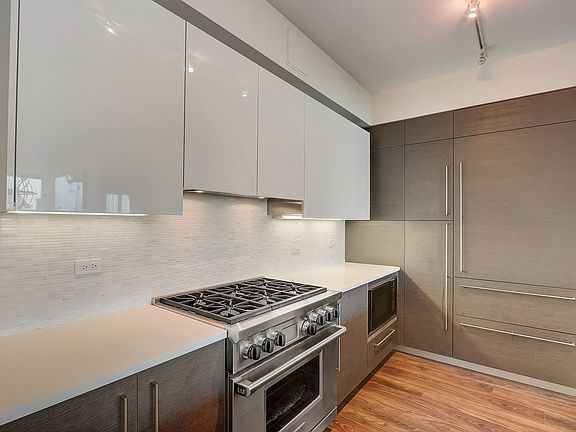 5th image of 1201 S Prairie Ave #3902