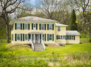 4 Schoolhouse Rd, Saugerties, NY 12477