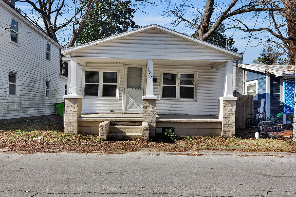 Building Photo - 607 1st Ave