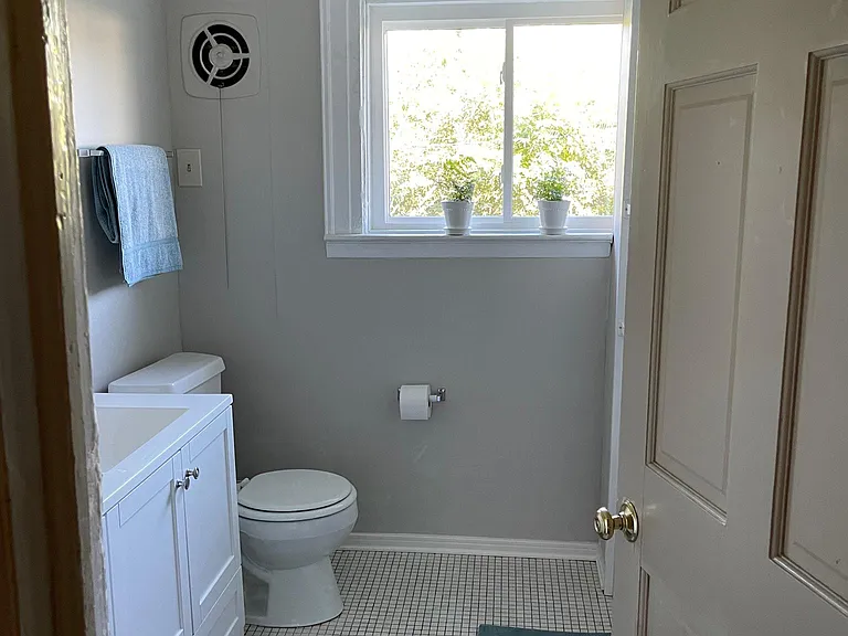 1518 Kenilworth Ave — Photo 16
