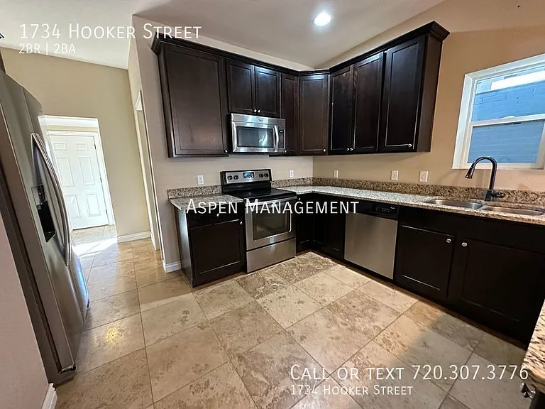 1734 Hooker St — Photo 8
