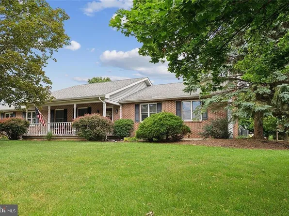 2119 Hayfield Ct, Fogelsville, PA 18051