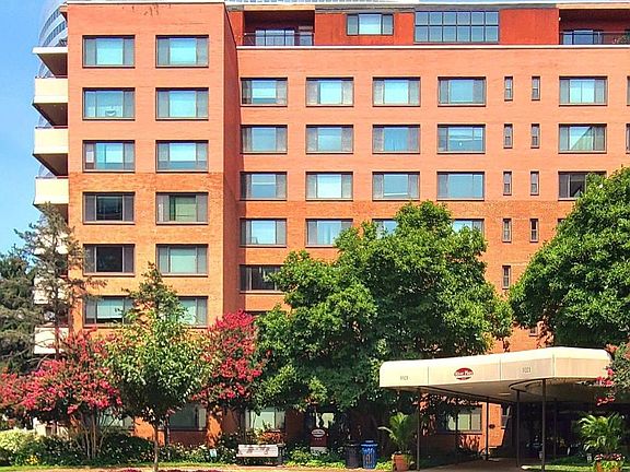 3rd image of 1021 Arlington Blvd APT 330
