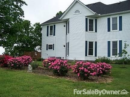 Formal living room
						:
						15' x 15' living room